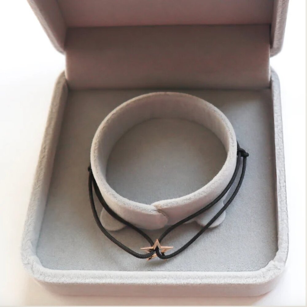 18k Gold Star Bracelet - Picture 5 of 5